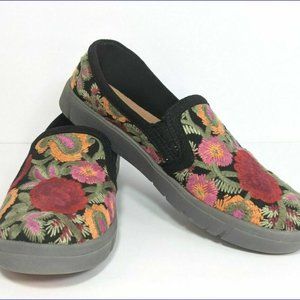 BARETRAPS - Bonaire Embroidered Slip-On Sneakers -  Women's 11M